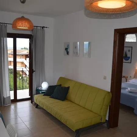 Virginia アパートホテル